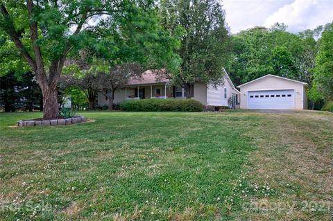 111 Singing Pine Dr, Clover, SC 29710 photo 1