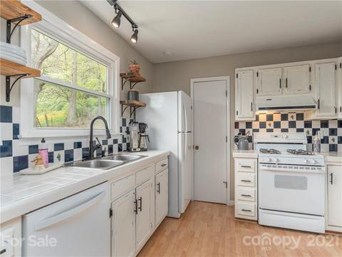 131 Creekside Dr, Clyde, NC 28721 photo 10