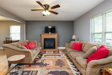 63 Selby Dr, Marshall, NC 28753 photo 21