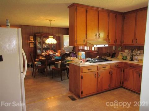 818 Setzer Dr, Conover, NC 28613 photo 8