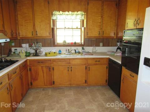 818 Setzer Dr, Conover, NC 28613 photo 7
