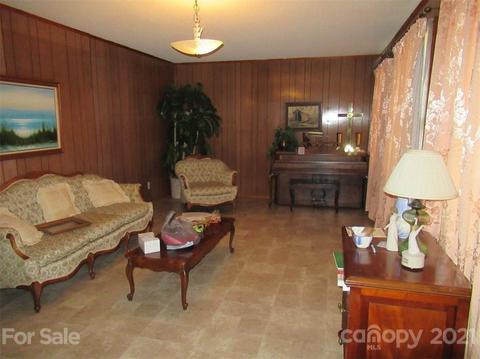 818 Setzer Dr, Conover, NC 28613 photo 3