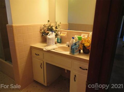 818 Setzer Dr, Conover, NC 28613 photo 11