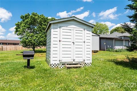 401 E Carpenter St, Maiden, NC 28650 photo 4