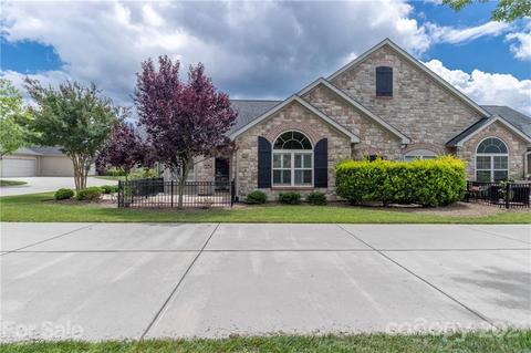 846 Ledgestone Ct, Tega Cay, SC 29708 photo 2