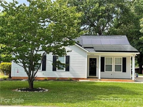 5752 Oak Dr, Charlotte, NC 28216 photo 3