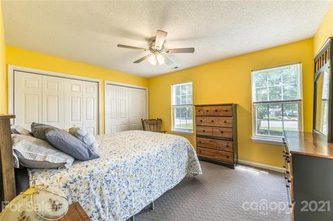 5752 Oak Dr, Charlotte, NC 28216 photo 28