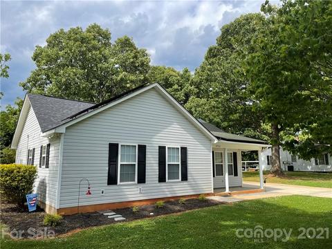 5752 Oak Dr, Charlotte, NC 28216 photo 5