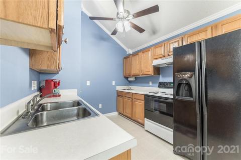 5752 Oak Dr, Charlotte, NC 28216 photo 8