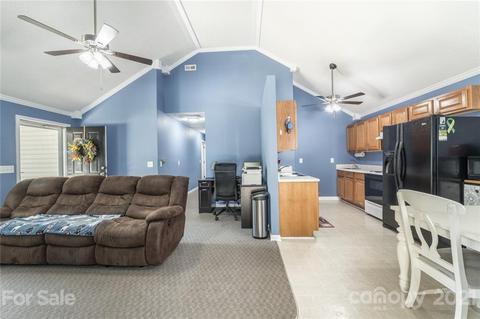 5752 Oak Dr, Charlotte, NC 28216 photo 6
