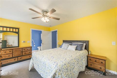 5752 Oak Dr, Charlotte, NC 28216 photo 25