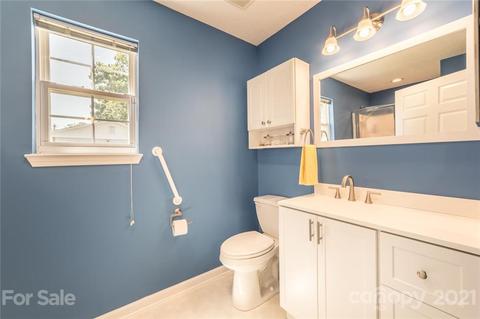 5752 Oak Dr, Charlotte, NC 28216 photo 23