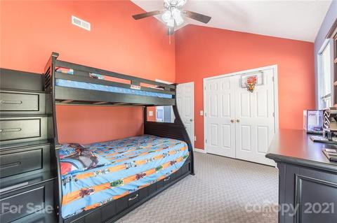 5752 Oak Dr, Charlotte, NC 28216 photo 18
