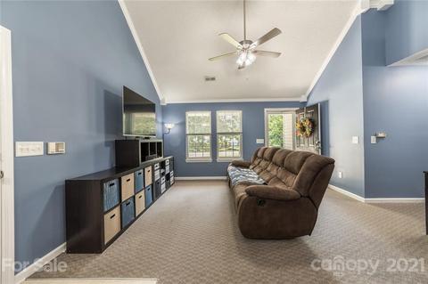 5752 Oak Dr, Charlotte, NC 28216 photo 13