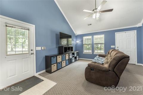 5752 Oak Dr, Charlotte, NC 28216 photo 12