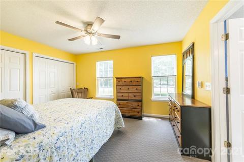 5752 Oak Dr, Charlotte, NC 28216 photo 27