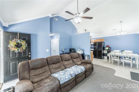 5752 Oak Dr, Charlotte, NC 28216 photo 10