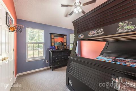 5752 Oak Dr, Charlotte, NC 28216 photo 20