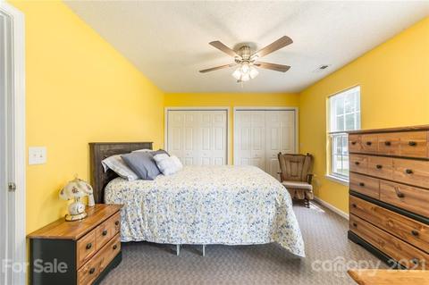 5752 Oak Dr, Charlotte, NC 28216 photo 24