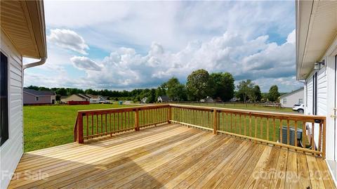 5030 Deer Run Dr, Crouse, NC 28033 photo 3
