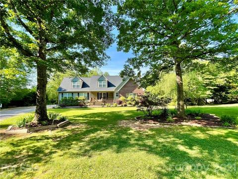 127 Flora Ln, Harmony, NC 28634 photo 3