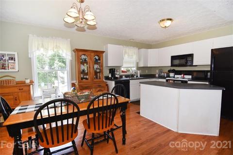 2107 Kyle Ct SE, Conover, NC 28613 photo 6
