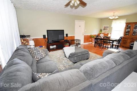 2107 Kyle Ct SE, Conover, NC 28613 photo 9
