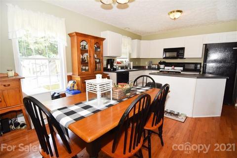 2107 Kyle Ct SE, Conover, NC 28613 photo 5