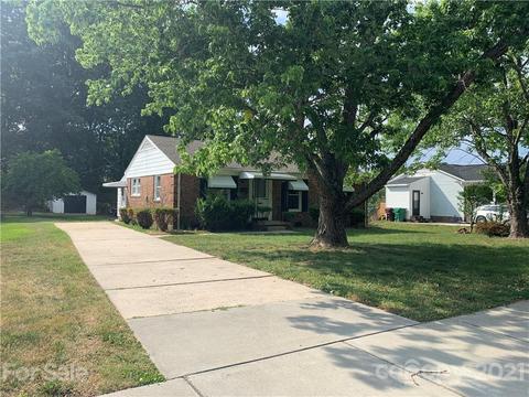 1805 Cedrow Dr, High Point, NC 27260 photo 2