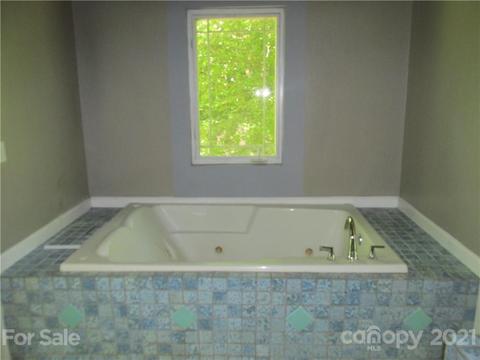 109 Old Rogers Ln, Sylva, NC 28779 photo 15