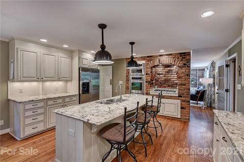 2011 Forest Dr E, Charlotte, NC 28211 photo 9