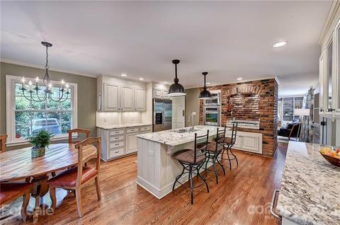 2011 Forest Dr E, Charlotte, NC 28211 photo 8