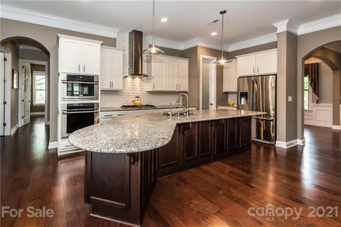 2018 Donovan Dr, Matthews, NC 28104 photo 5