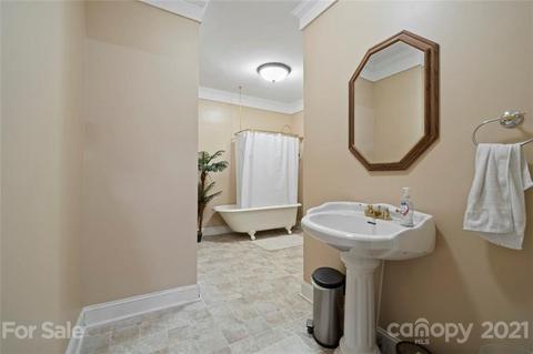 628 E Pine St, Lincolnton, NC 28092 photo 14