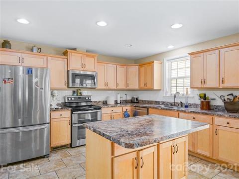 351 Cody Rd, Marshall, NC 28753 photo 4