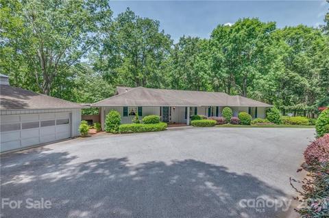 394 Red Fox Cir, Tryon, NC 28782 photo 1