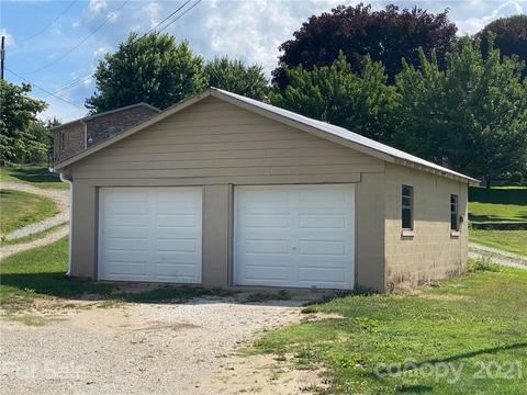 1355 Jackson Loop Rd, Flat Rock, NC 28731 photo 3