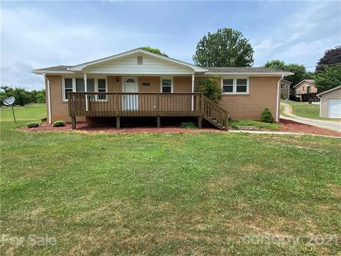 1355 Jackson Loop Rd, Flat Rock, NC 28731 photo 1