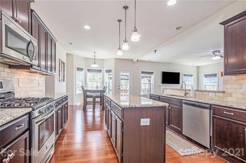 2078 Feldspar Dr, Davidson, NC 28036 photo 2