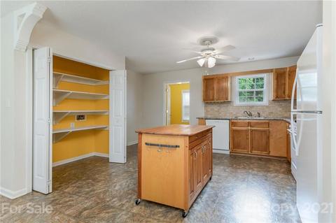709 Bowen Dr, Lowell, NC 28098 photo 4