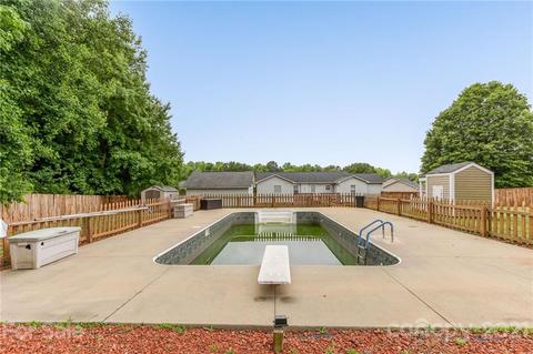 709 Bowen Dr, Lowell, NC 28098 photo 28