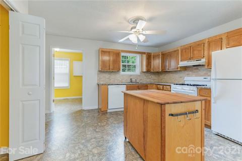 709 Bowen Dr, Lowell, NC 28098 photo 2