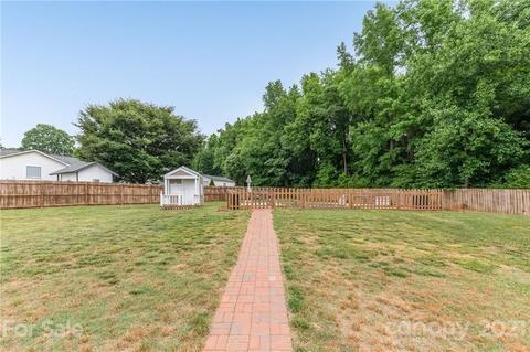 709 Bowen Dr, Lowell, NC 28098 photo 29