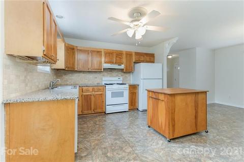 709 Bowen Dr, Lowell, NC 28098 photo 3