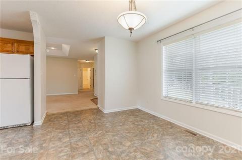 709 Bowen Dr, Lowell, NC 28098 photo 8