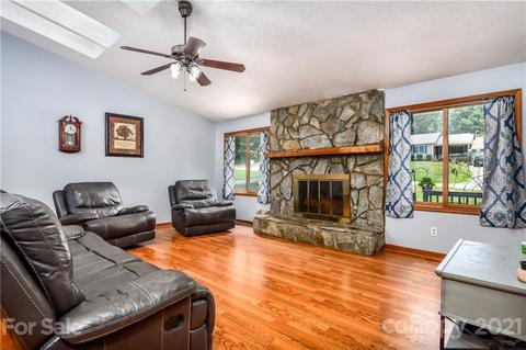 5188 Wright Dr, Hickory, NC 28602 photo 2