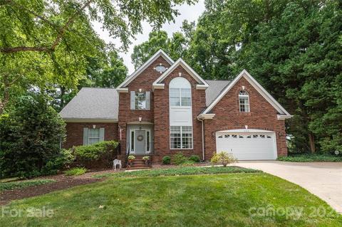 21616 Scottcrest Cir, Cornelius, NC 28031 photo 1