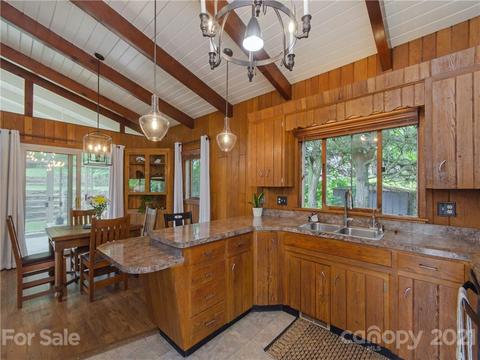 80 Chapman St, Clyde, NC 28721 photo 8
