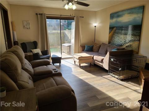 40 Pebblebrook St, Clyde, NC 28721 photo 2