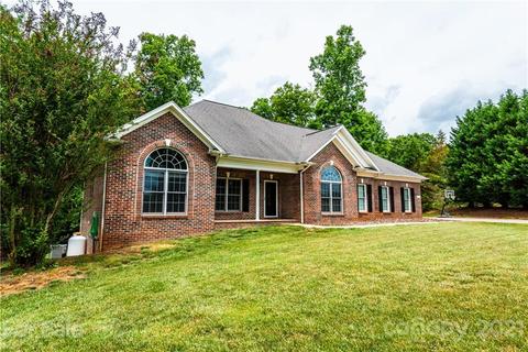 4085 Barnhardt St, Hickory, NC 28602 photo 2